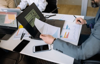 Qu'est-ce que la gestion de données et pourquoi est-elle cruciale ? 